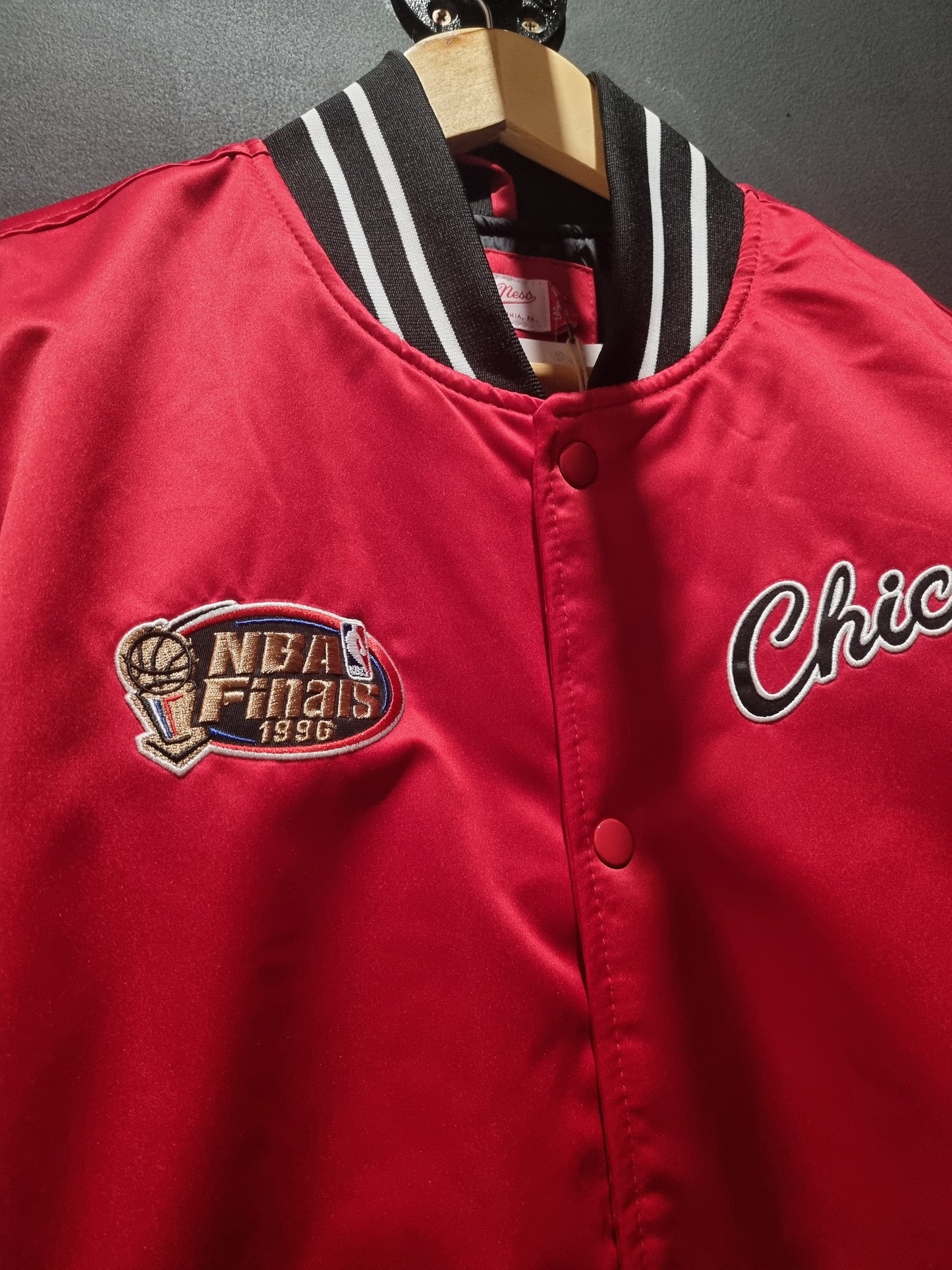 Chicago Bulls NBA Finals Mitchell & Ness L