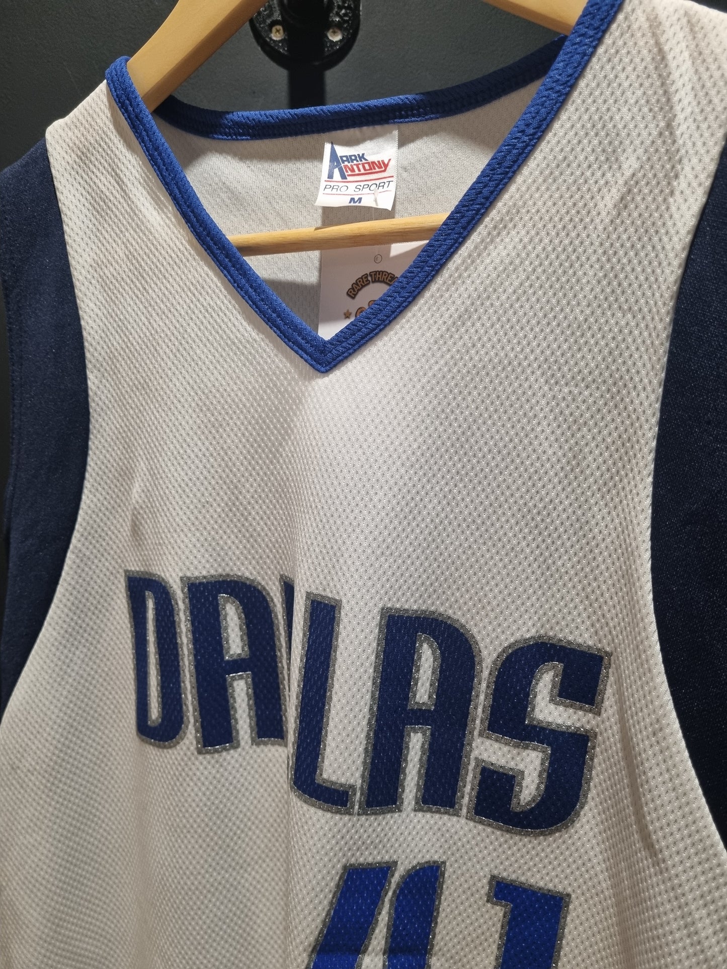 Dallas Mavericks 41 Nowitzki Pro Sport Aark Anthony Youth Medium