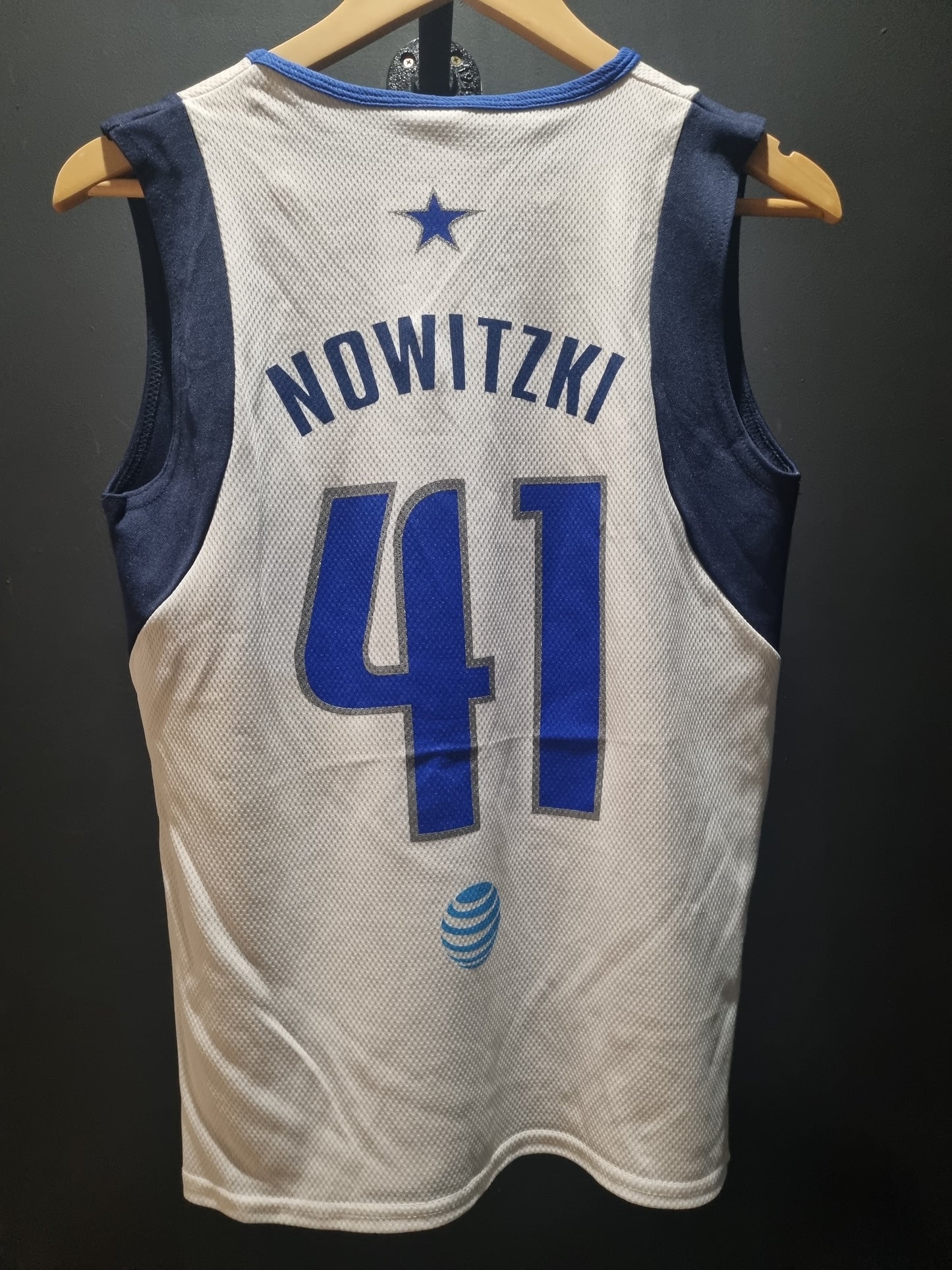 Dallas Mavericks 41 Nowitzki Pro Sport Aark Anthony Youth Medium