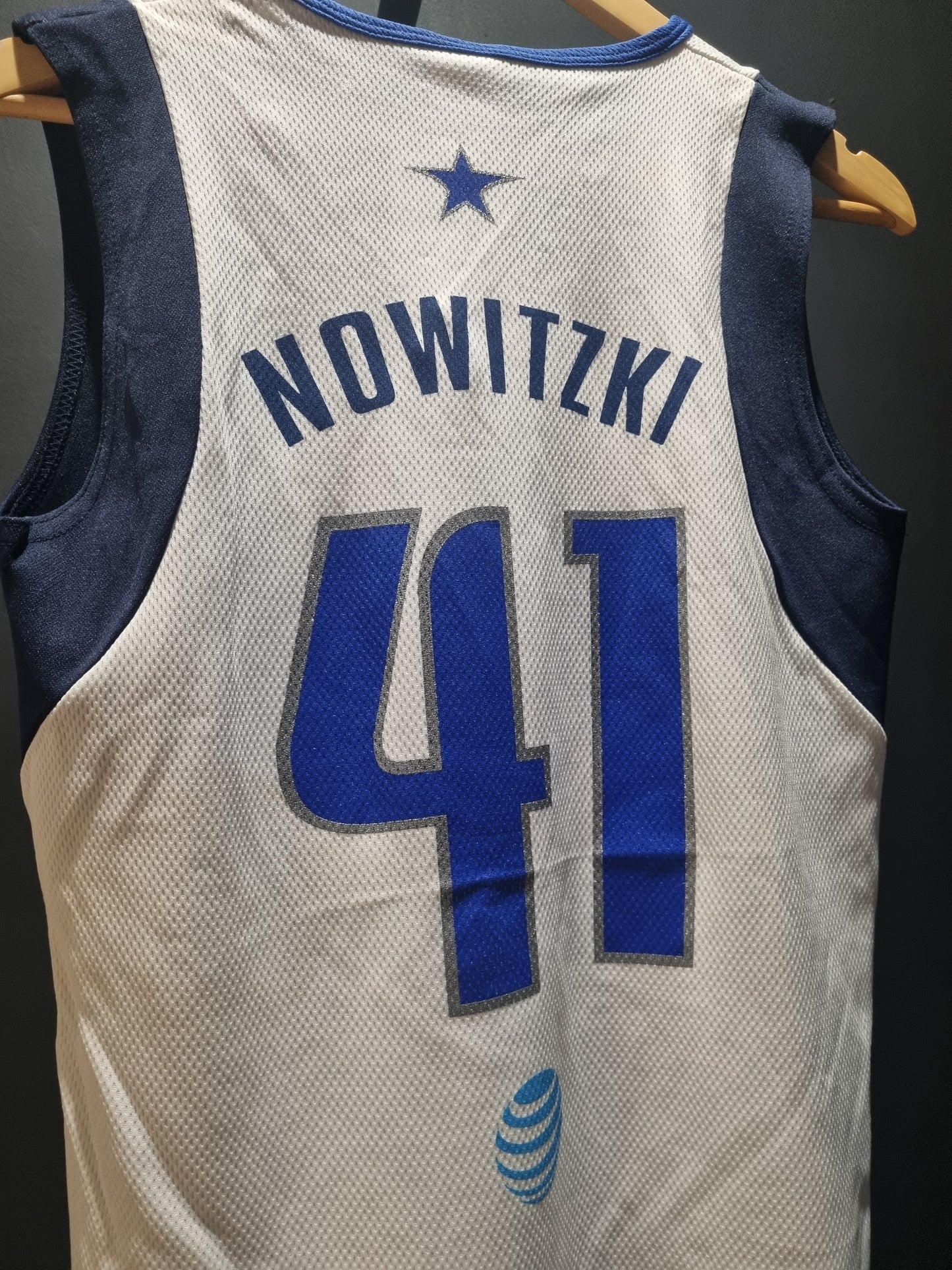 Dallas Mavericks 41 Nowitzki Pro Sport Aark Anthony Youth Medium