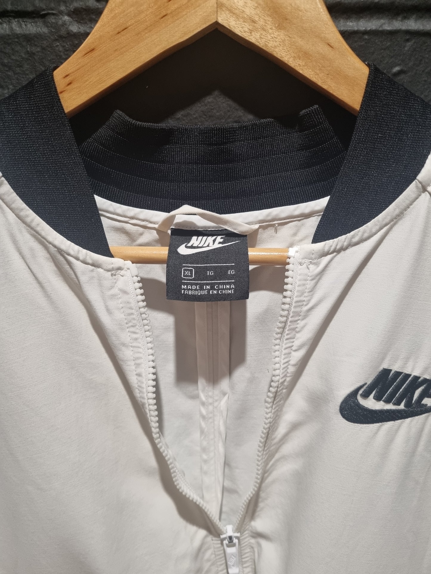 Classic Nike White and Black Jacket XL