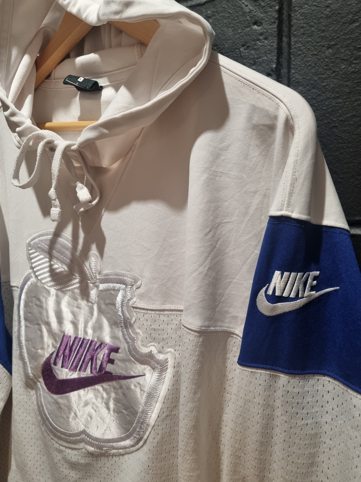 Manhattan New York Apple Nike Hoodie Large