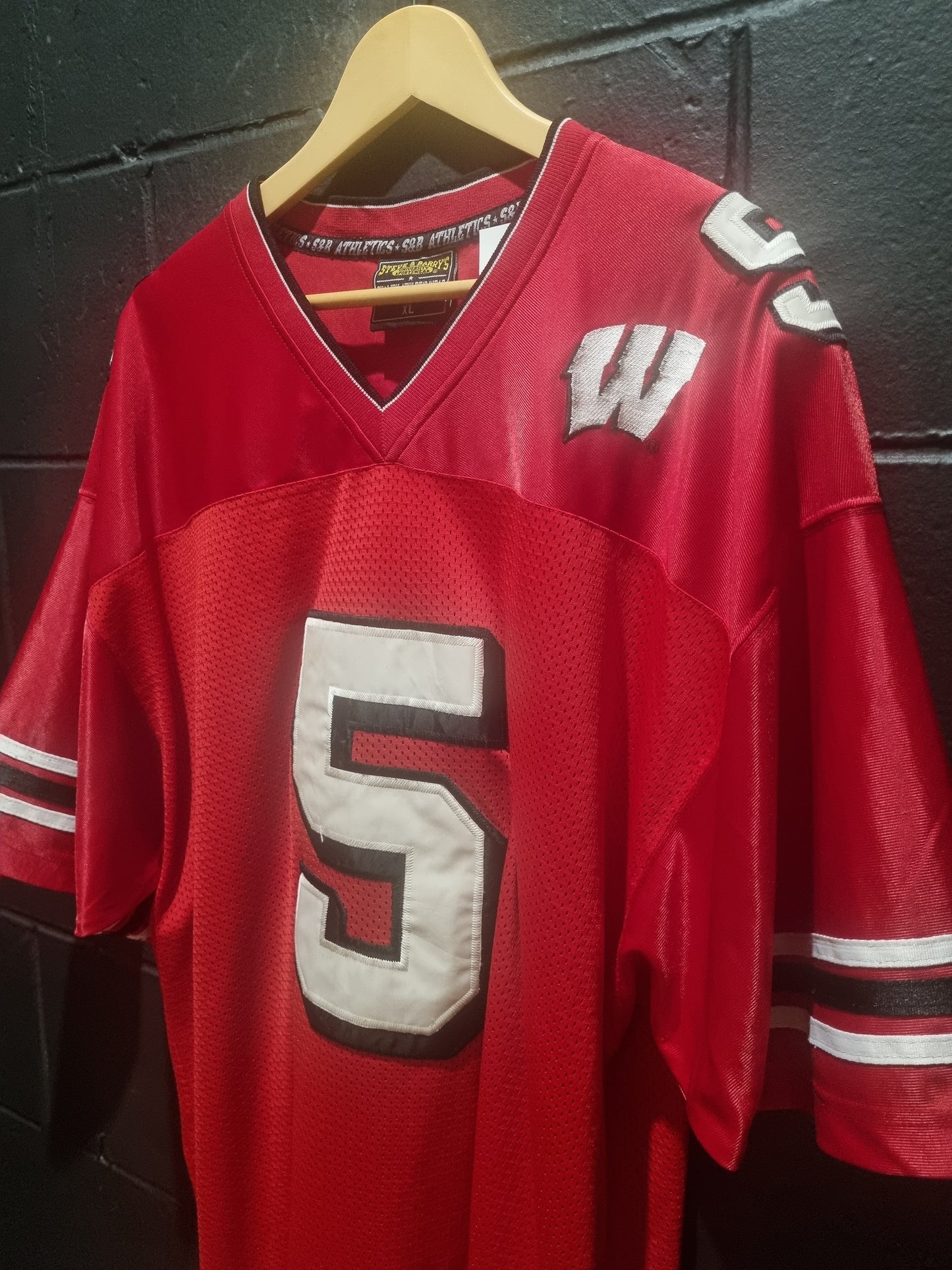 Vintage Wisconsin Badgers Steven and Barry #5 XL