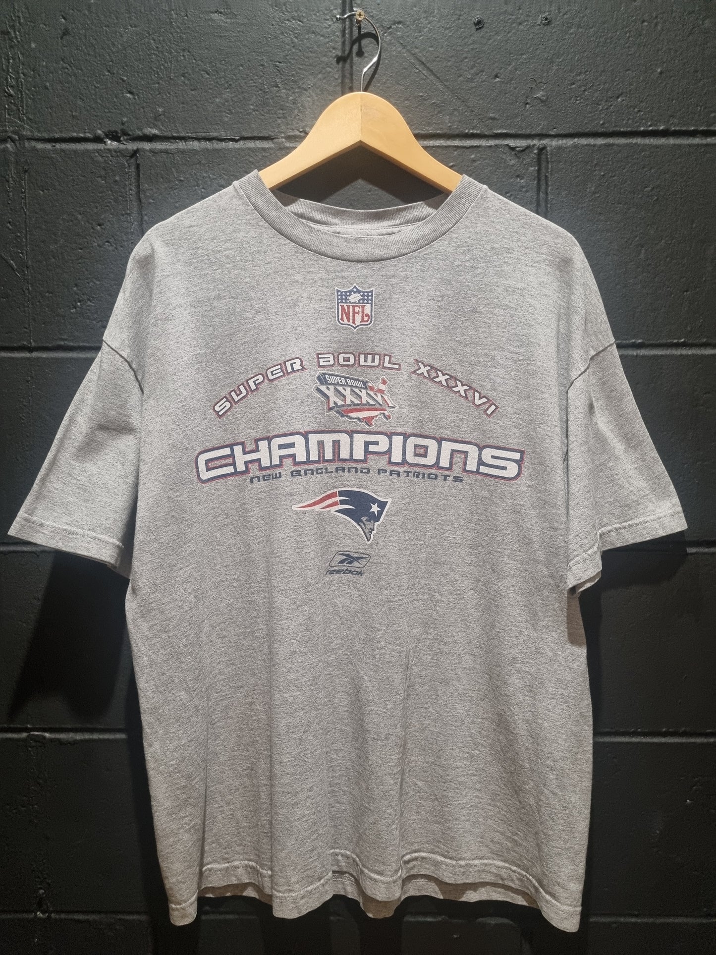 New England Patriots Super Bowl XXXVI Reebok Large