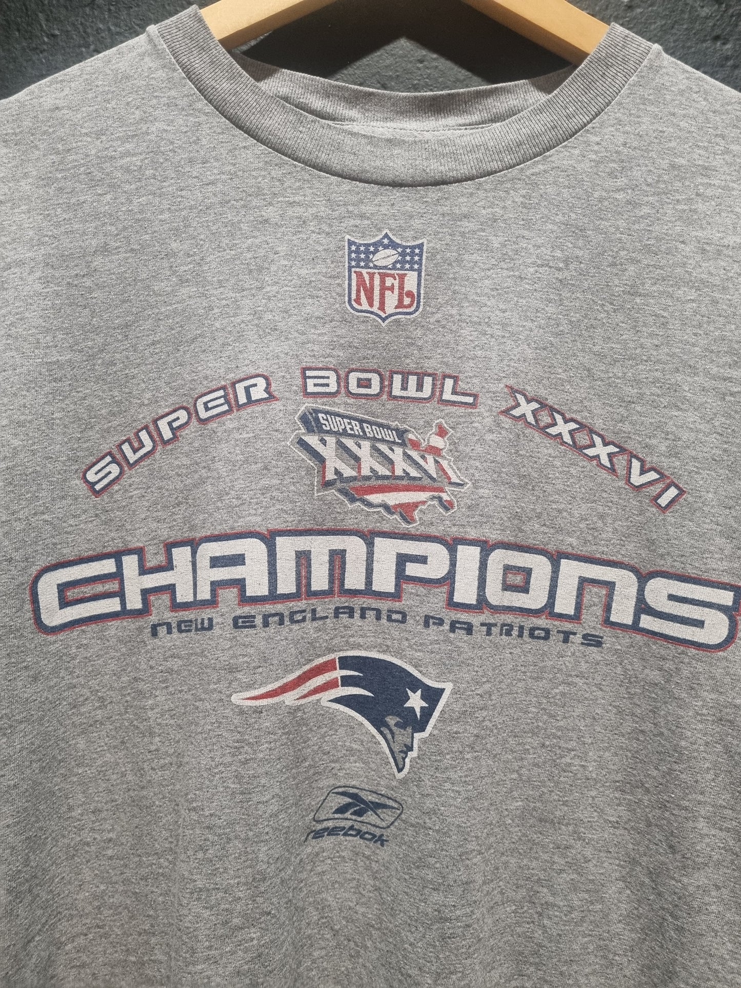 New England Patriots Super Bowl XXXVI Reebok Large
