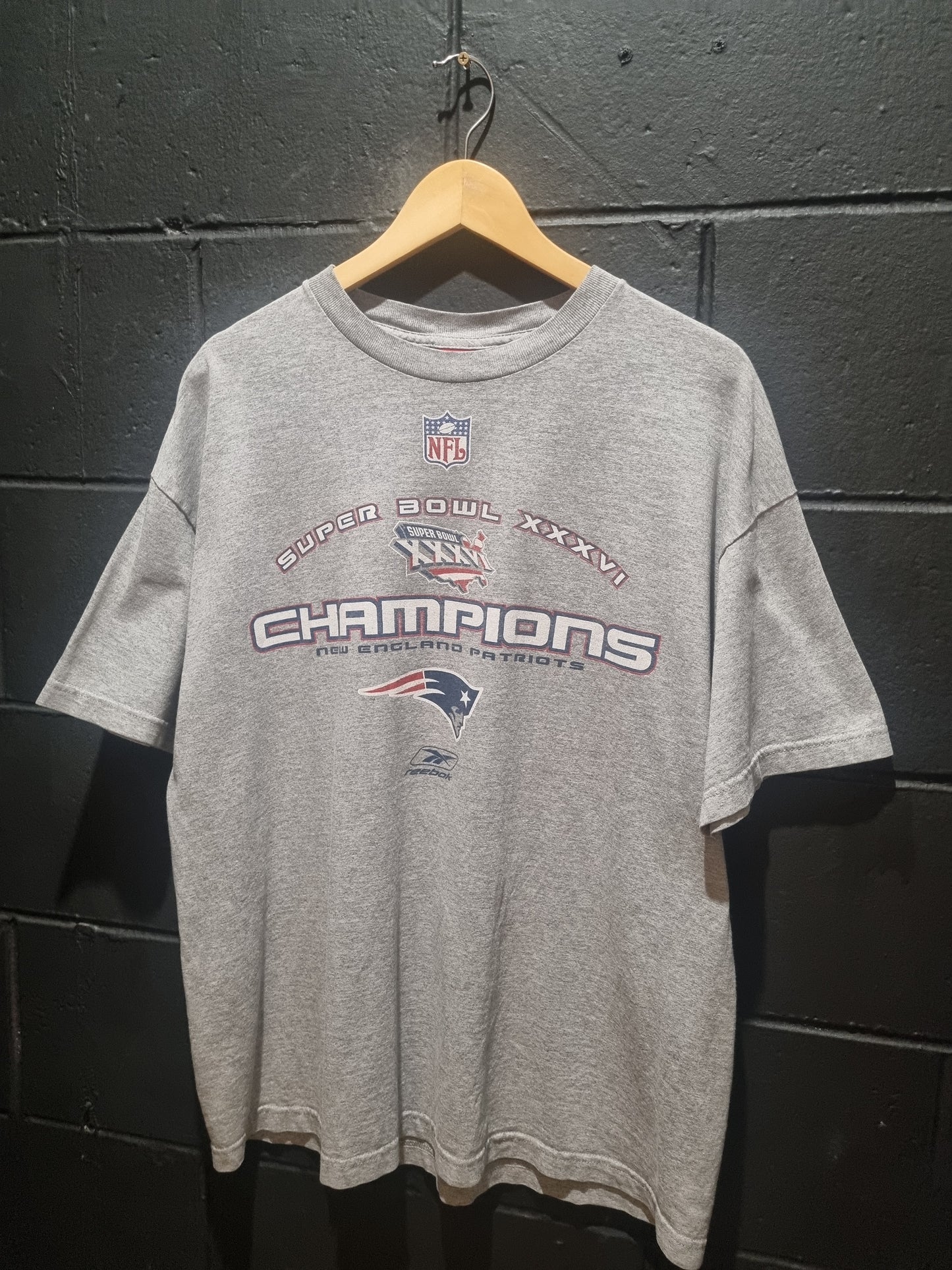 New England Patriots Super Bowl XXXVI Reebok Large
