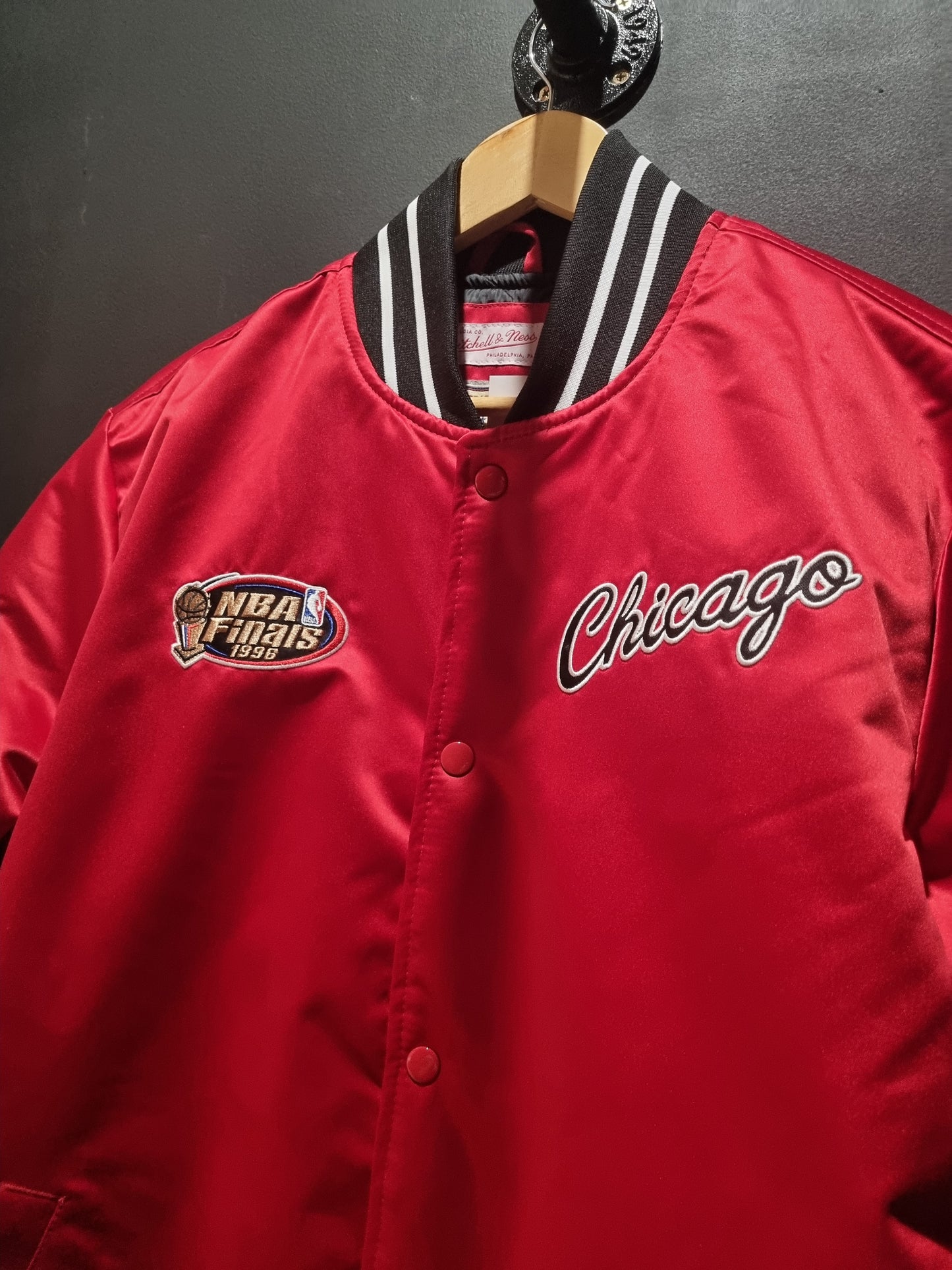 Chicago Bulls NBA Finals Mitchell & Ness L