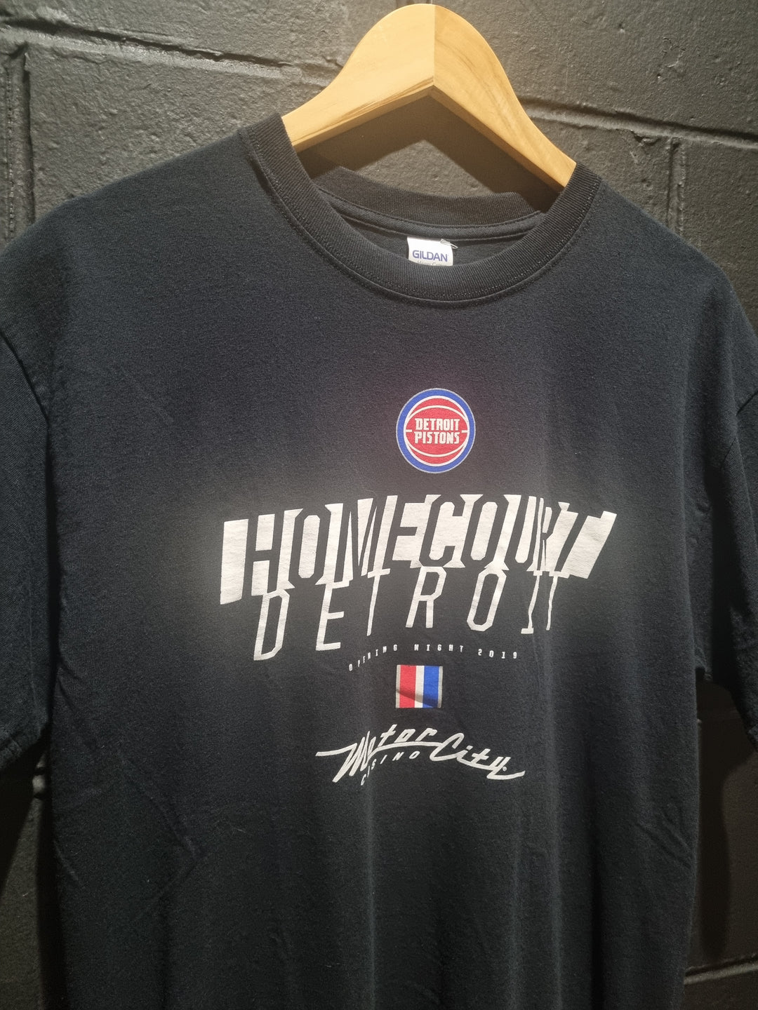 Detroit Pistons Gilden Large