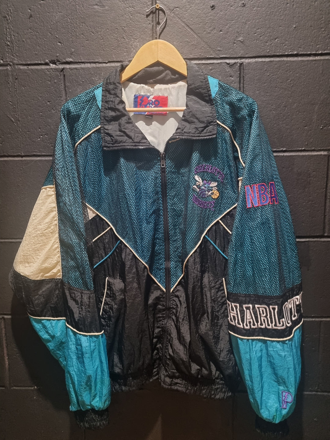 Charlotte Hornets Pro Player XL