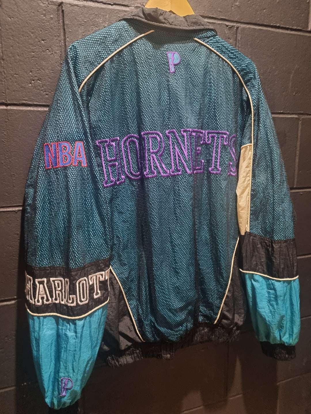 Charlotte Hornets Pro Player XL