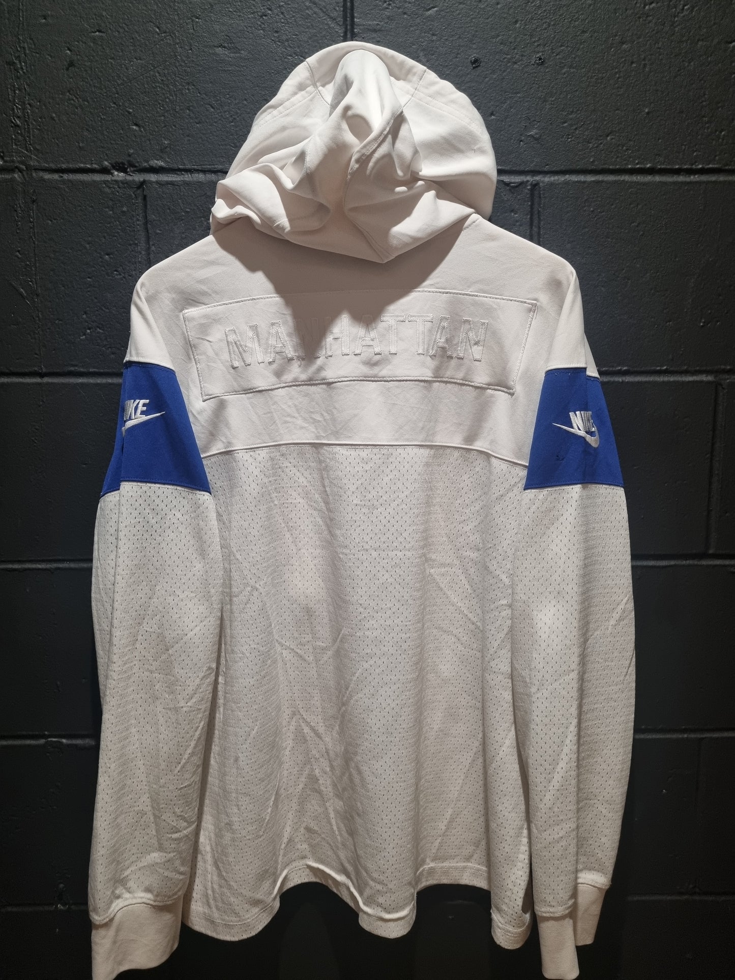 Manhattan New York Apple Nike Hoodie Large