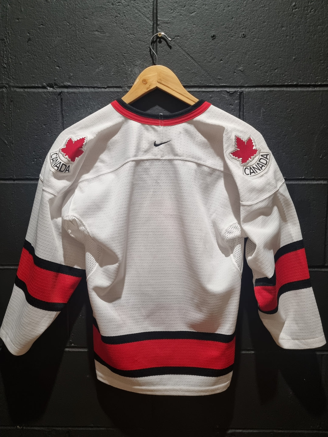 Classic Authentic Canada NHL Jersey Nike Youth XL