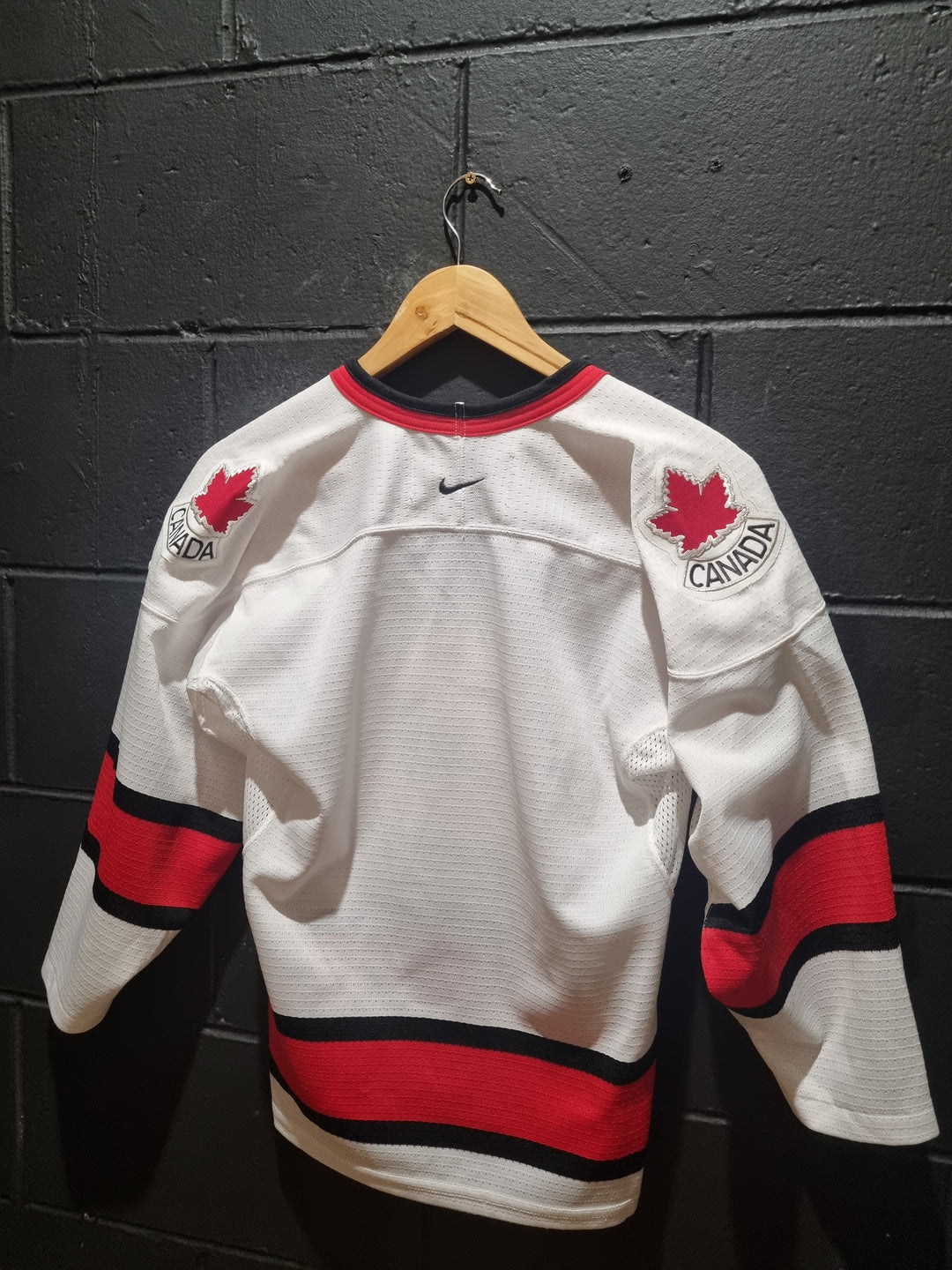 Classic Authentic Canada NHL Jersey Nike Youth XL