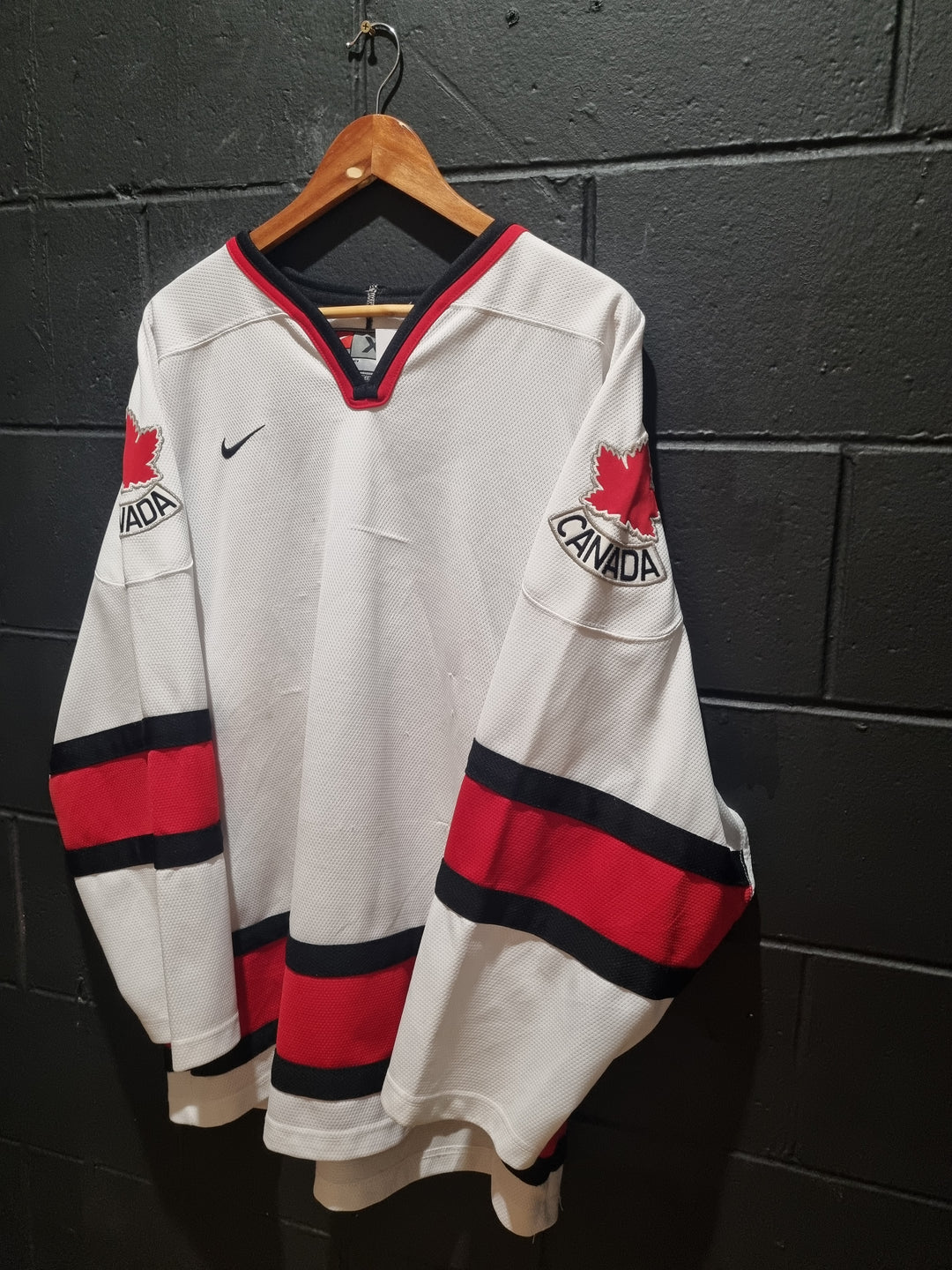 Classic Authentic Canada Nike XL