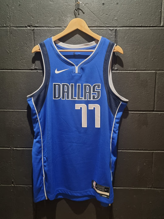 Dallas Mavericks Doncic Nike Swingman Replica Large