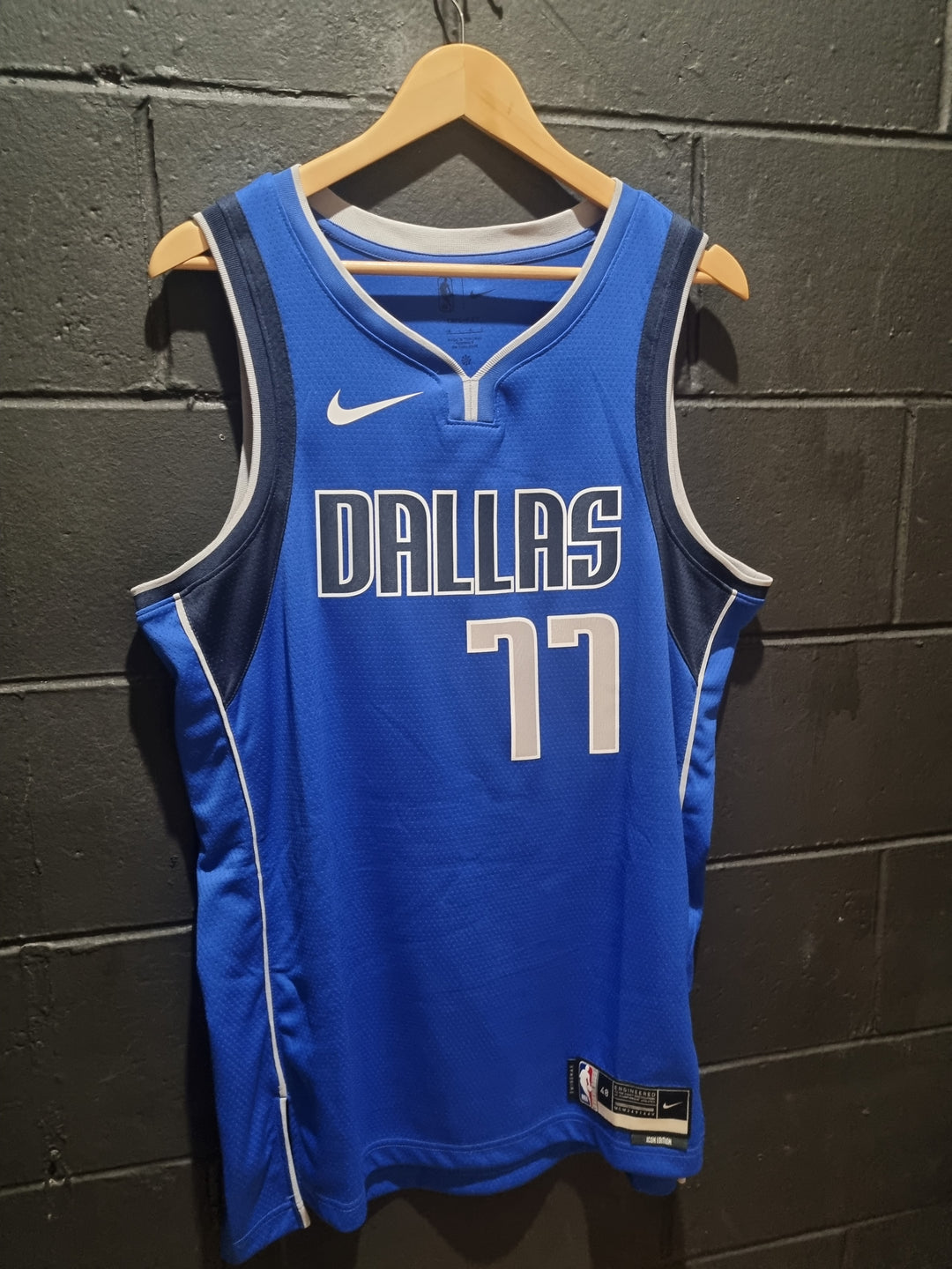 Dallas Mavericks Doncic Nike Swingman Replica Large