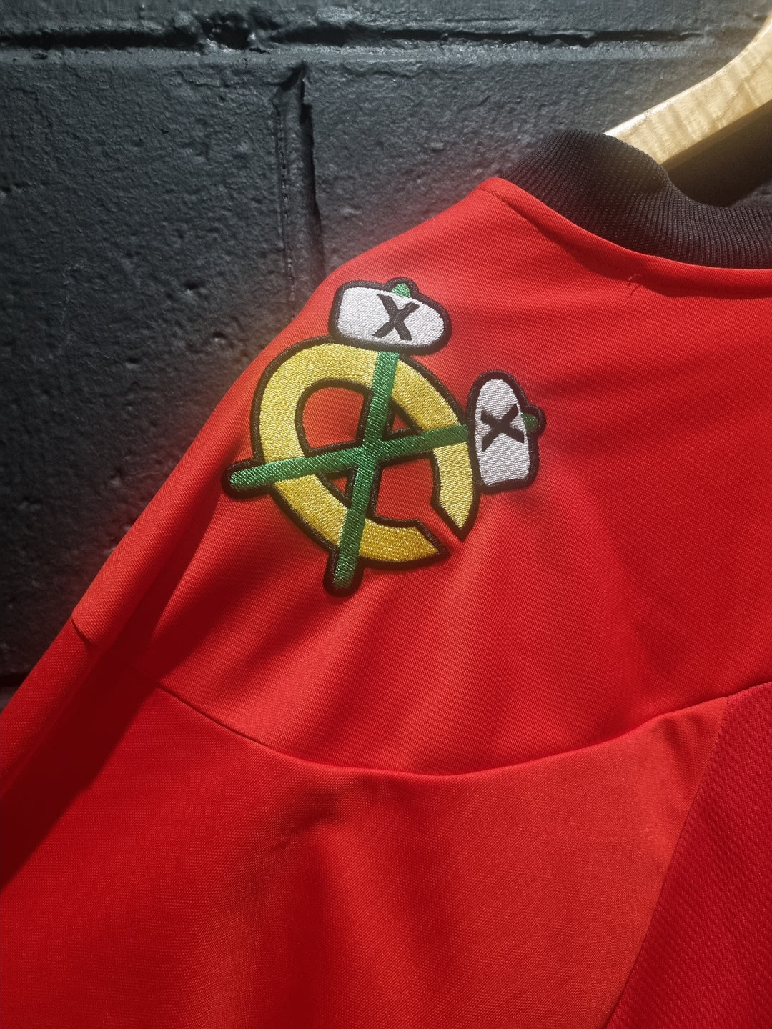 Chicago Blackhawks Replica V Neckline Medium