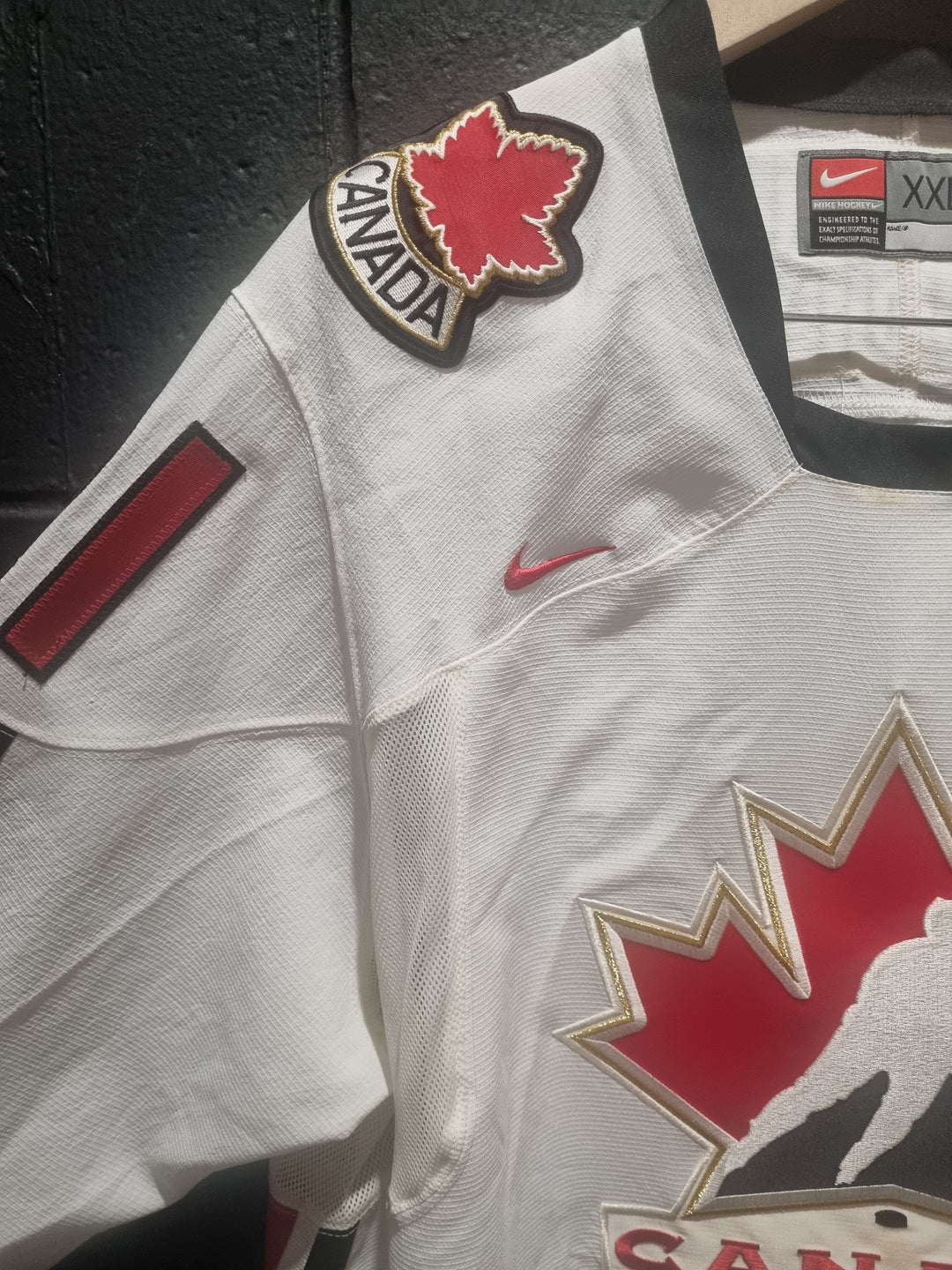 Signed Olympian Simon Gagne Canada Nike Jersey XXL