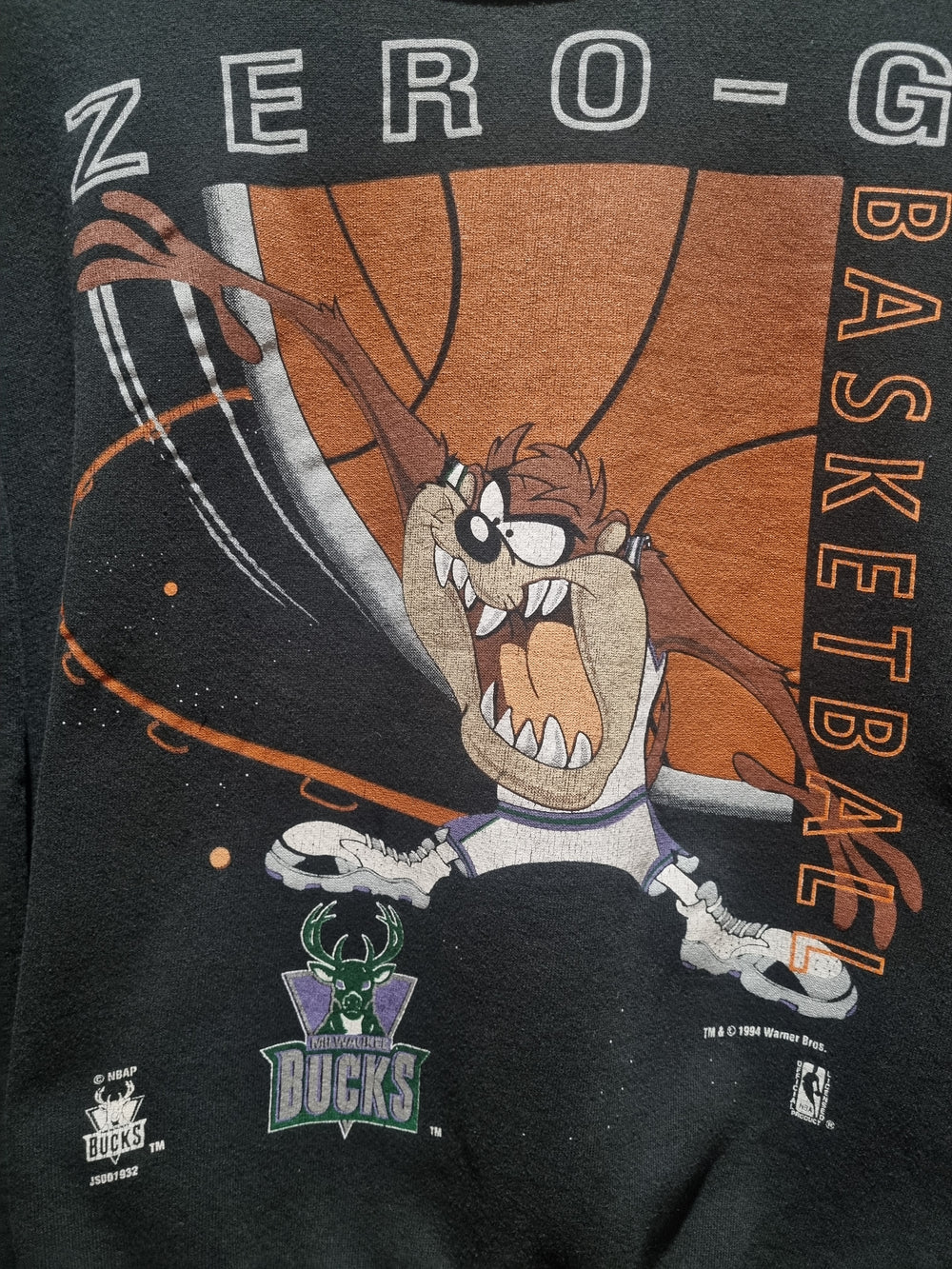 True Vintage Rare Looney Tunes 1994 Taz Milwaukee Bucks Sweater Small