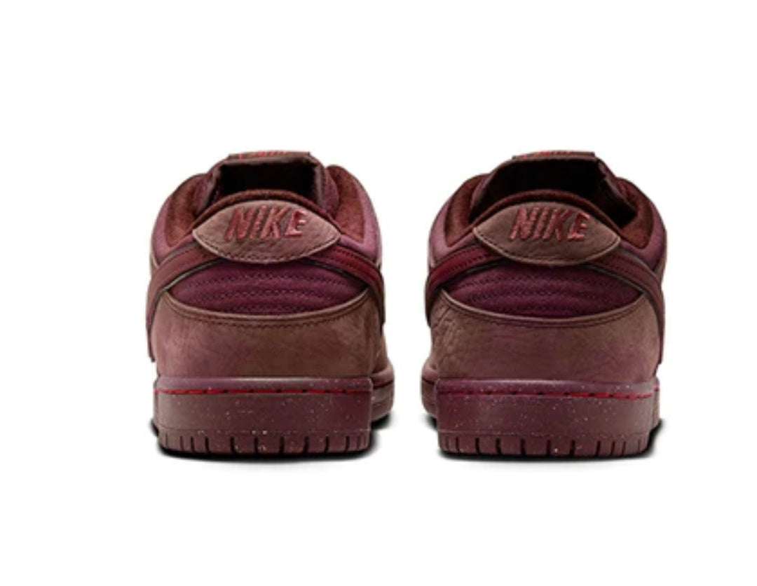 NikeSB - Dunk Low Premium - Burgundy Crush/Dark Team/Red Earth